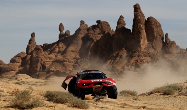 Dakar Rallisi’nin 9. etabında zirvedeki isim Sebastien Loeb!