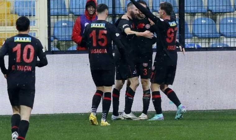 Rohden hat-trick yaptı, Karagümrük galibiyeti hatırladı