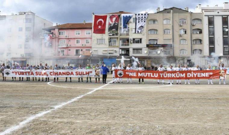 Kuşadasıspor’un efsaneleri 40 yıl sonra sahaya çıktı