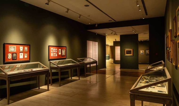 Sakıp Sabancı Müzesi’nin yeni sergisi, ‘Bütün Yönleriyle Melek Celâl’i anlatıyor: Unutulmuş bir Cumhuriyet kadını