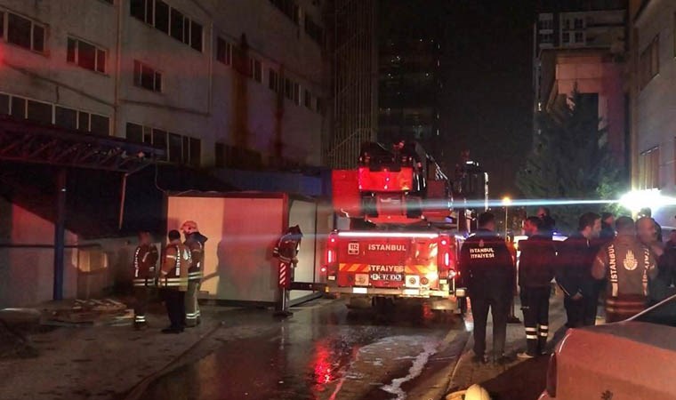 Ümraniye’de 5 katlı metruk binada yangın paniği!