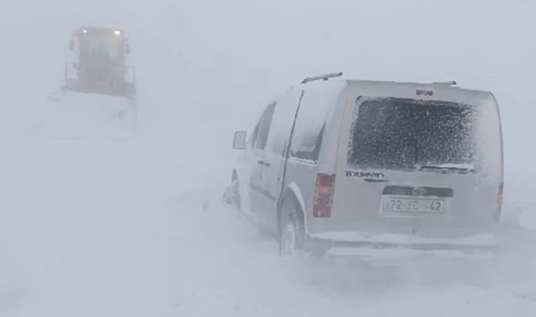 Muş-Mutki karayolunda mahsur kalan 70 kişi kurtarıldı