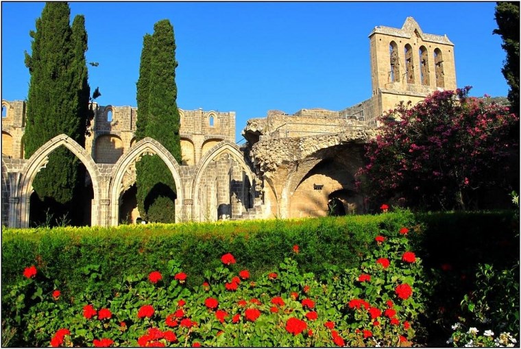 Kıbrıs'ın Tarihi ve Turistik Bir Cenneti: Girne