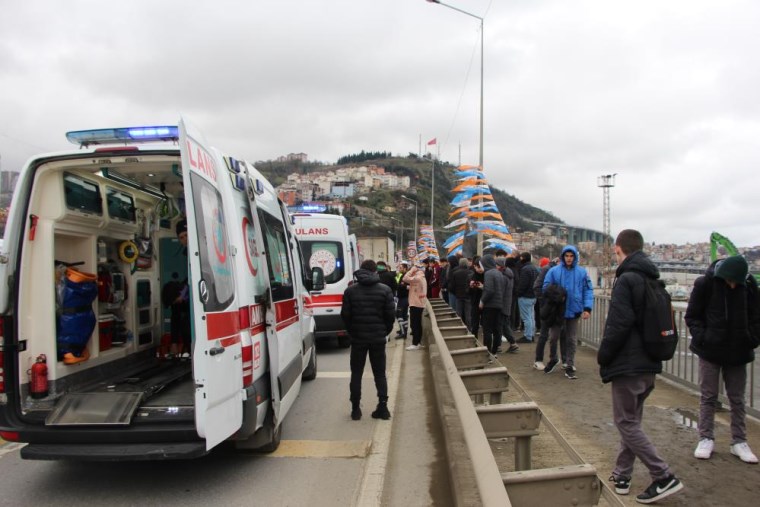 Maça giden taraftarları taşıyan midibüs TIR'a çarptı: Çok sayıda yaralı var!