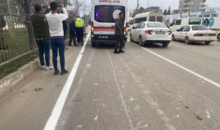 Yeni çekilen yol çizgisinin üzerinden geçti, kontrolünü kaybedip kaza yaptı