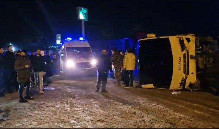 Çevik Kuvvet midibüsü devrildi: 11 polis yaralı