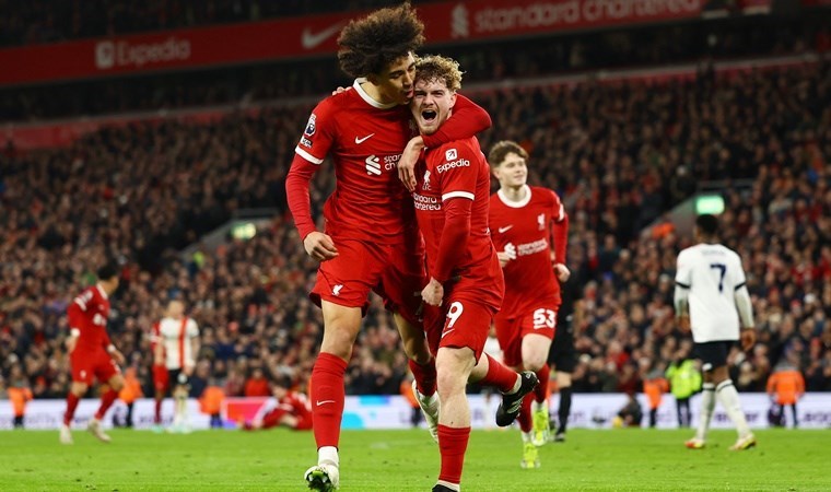 Liverpool evinde Luton’a gol oldu yağdı