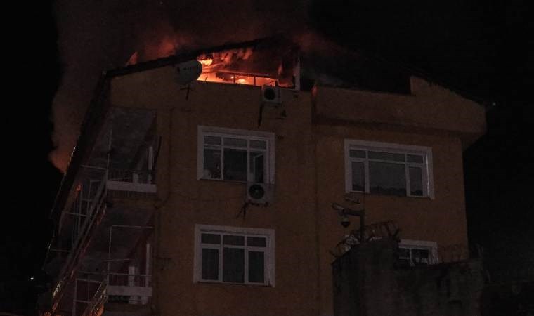 Sarıyer’de korkutan yangın… Yan binanın çatısına da sıçradı!