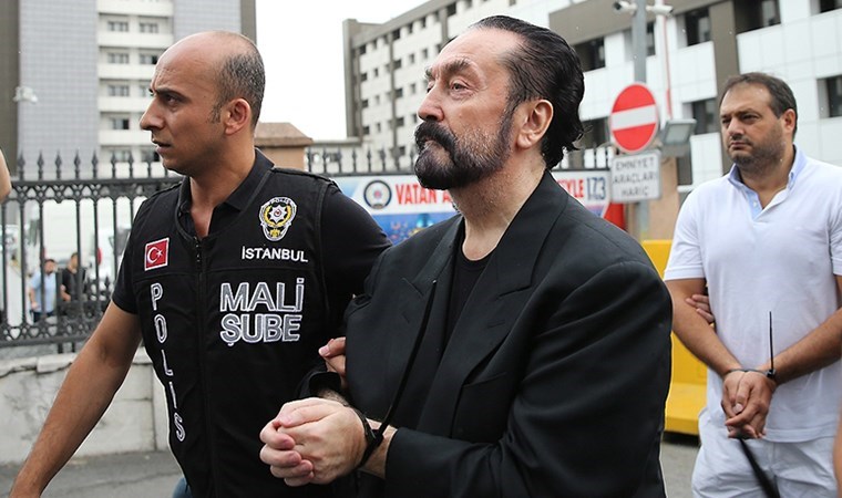Özkan Mamati’den çok konuşulacak iddialar: ‘Yeni mezun kadın avukatlar Adnan Oktar’a sunuluyor, ayda 300 kadınla görüşüp onları taciz ediyor’
