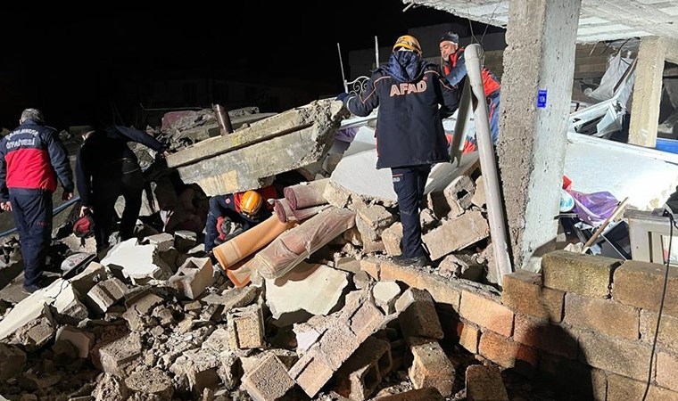 Şanlıurfa’da 2 katlı ev çöktü: 2 ölü, 8 yaralı