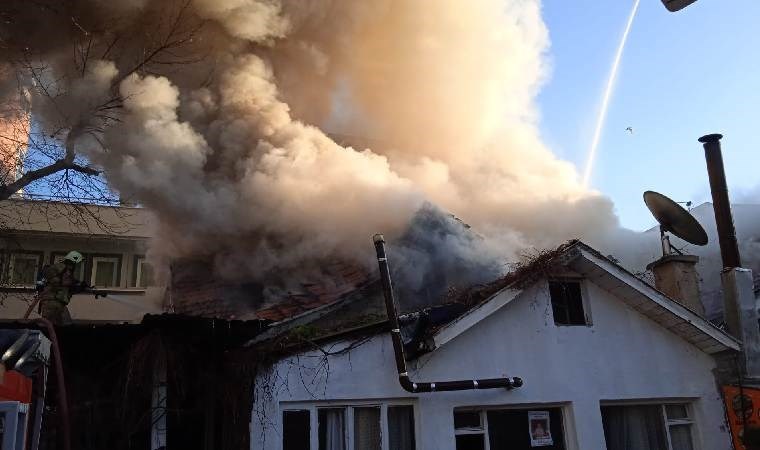 İstanbul’da iş yerinde yangın… 2 kişi hastaneye kaldırıldı!