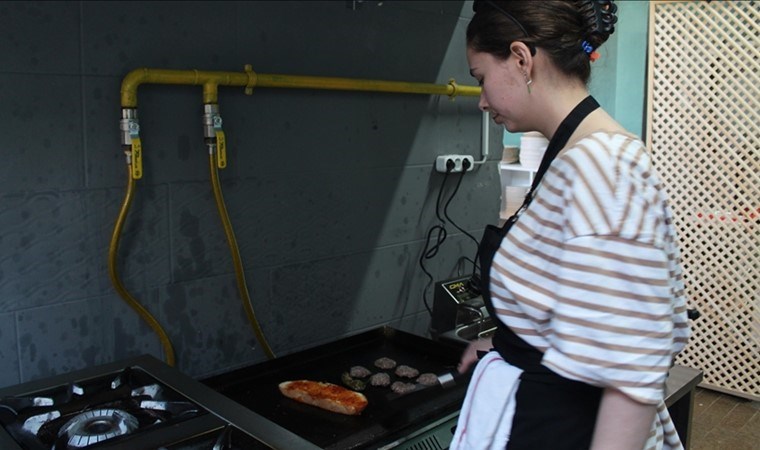 Tarifini bilen tek kişi… Sırrı içine koyulan baharatta! Babino köftesi…