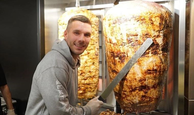 Eski Galatasaraylı Podolski şimdi ‘döner kralı’…  Servetine servet kattı!