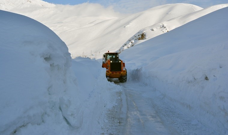 Erzurum ve Kars’ta yerleşim yerlerinin yolu açıldı