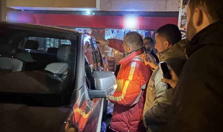 Araçta kilitli kalan çocuk çilingir yardımıyla kurtarıldı