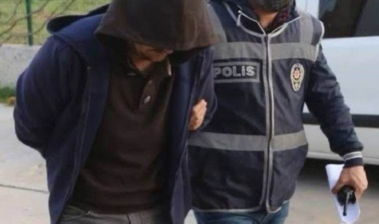7 yıl 1 ay kesinleşmiş hapis cezası bulunuyordu… Yakayı ele verdi!