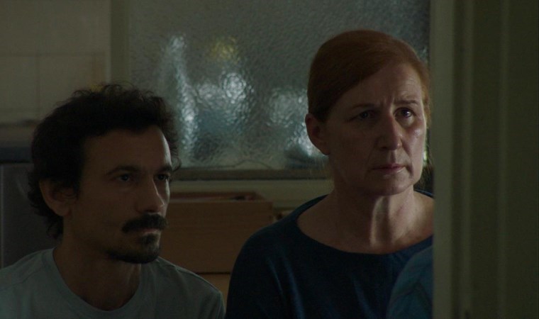 Yıkıcı, sarsıcı ve izleyicisiyle mesafesini koruyan bir Balkan anlatısı: Bir ailenin güvenli gölgesi