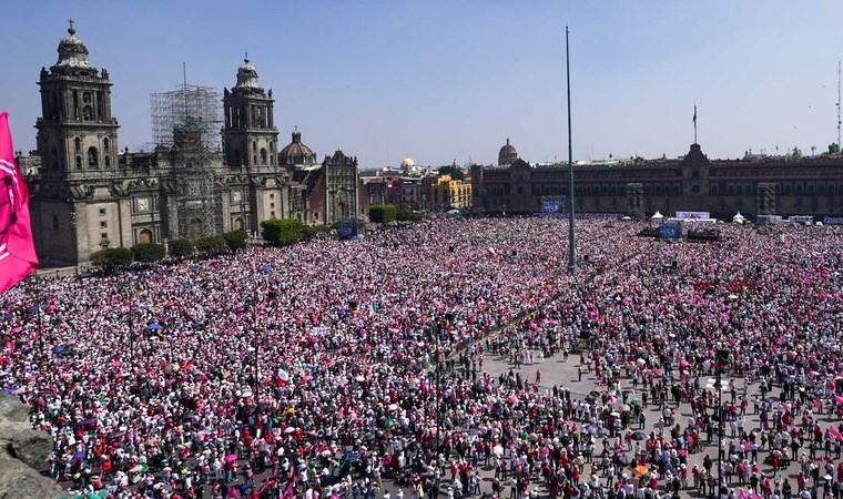 Meksika’da hükümet karşıtı protesto: Meydanlara akın ettiler