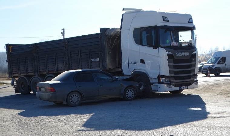 Kütahya’da feci kaza… TIR ile otomobil çarpıştı: Yaralılar var!
