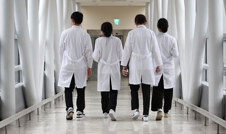 Doktorlar greve gitti: Ameliyatlar ertelendi