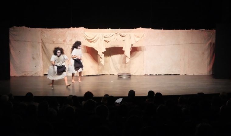 Kadın Oyunları Festivali ‘Şatonun Altında’ oyunuyla başladı