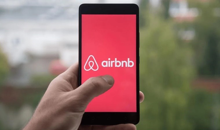 AirBnB’ye ‘mahremiyeti ihlal’ davası: Karısına, fotoğraflarını gönderdi!