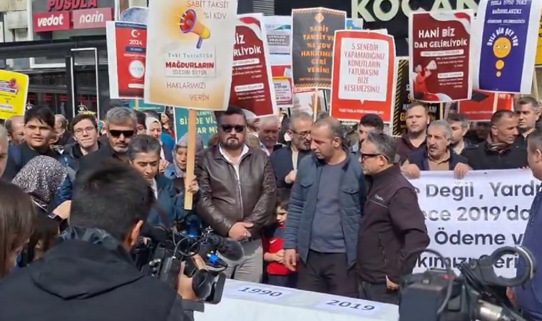 TOKİ mağdurları AKP İlçe Başkanlığı önünde: ‘Mağdurlar burada Murat Kurum nerede?’