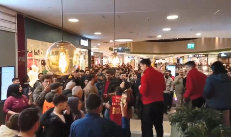 Esenyurt’ta AVM’de Özak Tekstil işçilerine destek eylemi: 4 kişi gözaltına alındı