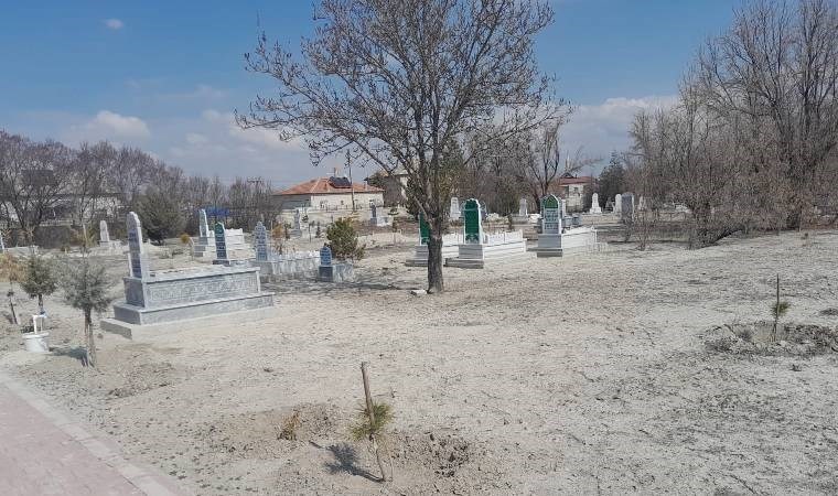 Bu da oldu… Mezarlıktaki çeşmelerin muslukları çalındı!