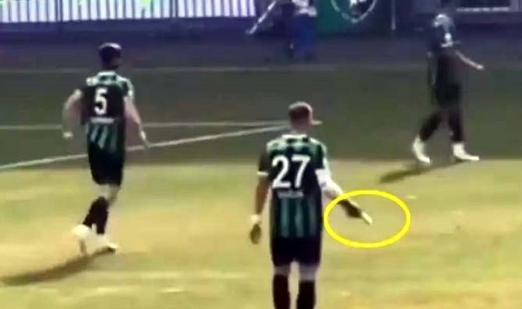 Denizlisporlu Emre Sağlık cep telefonu ile maça devam etti: Gerçek ortaya çıktı!