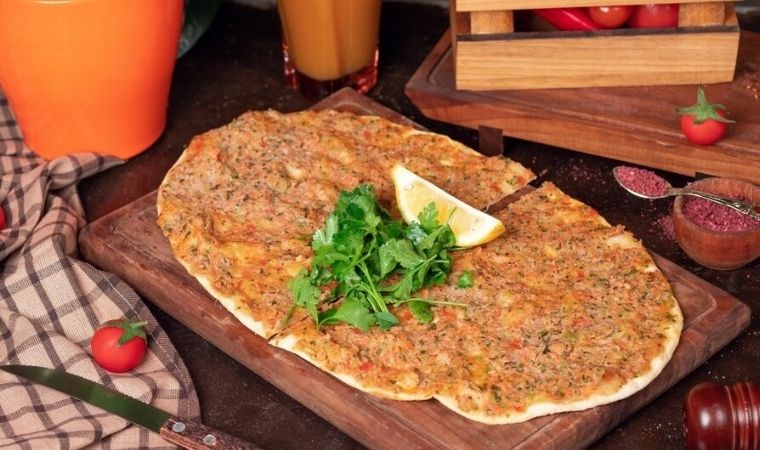 Bu tarif ile evde lahmacun yapmak çok kolay: Çıtır çıtır lahmacun tarifi!