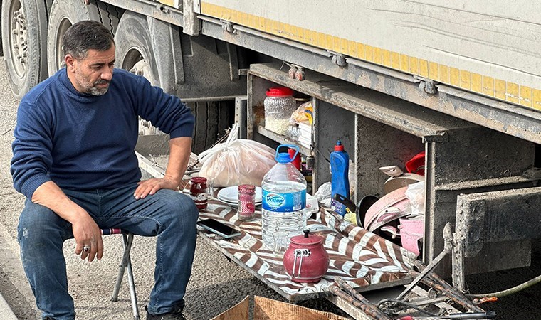 Gürbulak’ta kuyrukta bekleyen TIR şoförleri çözüm bekliyor: ’14 gündür buradayım’