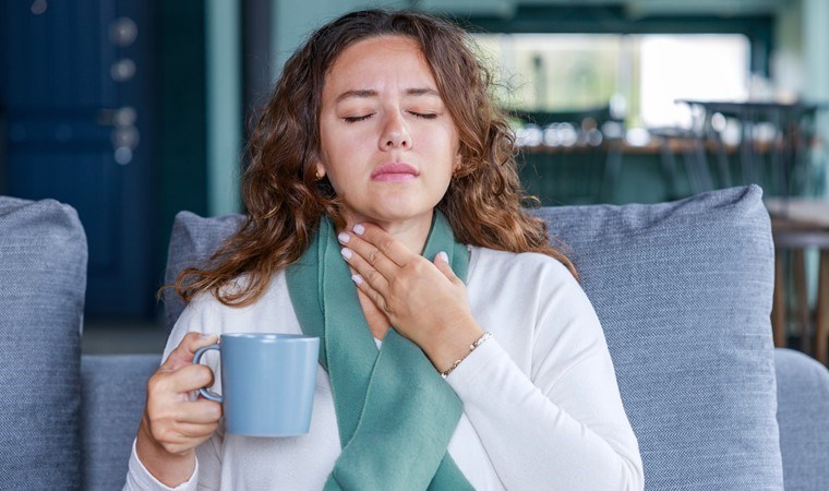 Boğaz ağrınızı anında kesecek mucize karışım: Günde 2 kez tüketmek yeterli…