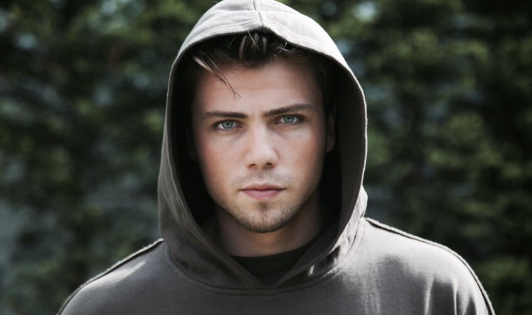 Tolga Sarıtaş kim, kaç yaşında, nereli? Tolga Sarıtaş hangi dizi ve filmlerde oynadı? Tolga Sarıtaş kiminle nişanlandı?