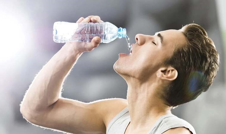 Su içemiyorum diyenler şaşıracak! Su içmenizi kolaylaştıracak 3 aromalı su önerisi