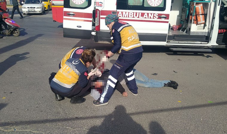 Kazada sürüklenen motosiklet, kaldırımdaki yayaya çarptı: 1 ölü, 1 yaralı
