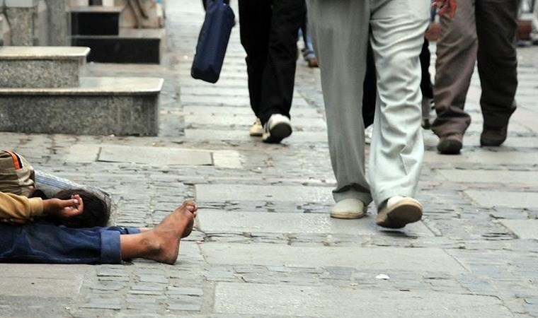 Dilencilik yapan çocuklar sosyal hizmetlere teslim edildi