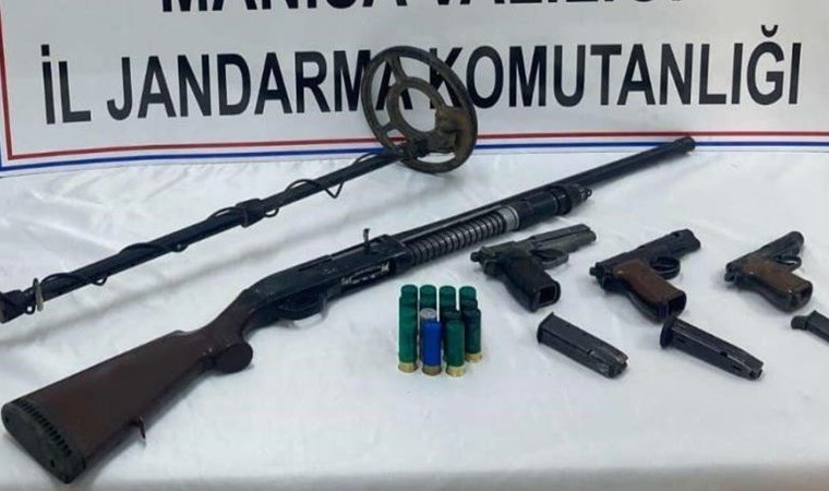 Aramayla ortaya çıktı: Ruhsatsız silahlar ele geçirildi
