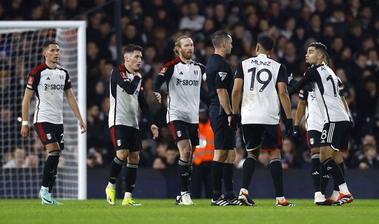 Futbolda devrim: Hakeme itiraz eden futbolcular yeni karar!