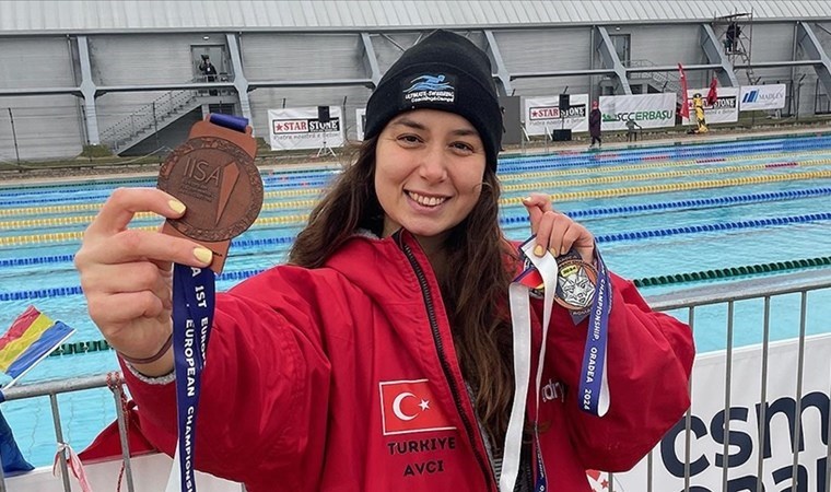 Bengisu Avcı’dan Avrupa Buz Yüzme Şampiyonası’nda bir ilk!