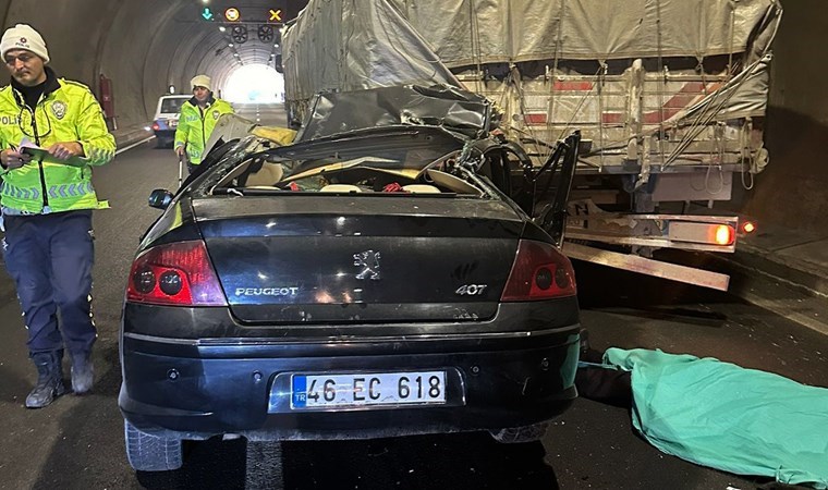 Otomobil TIR’a ok gibi saplandı: 1 ölü, 1 ağır yaralı