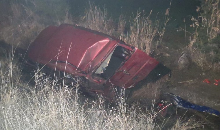 Kontrolden çıkan otomobil sulama kanalına düştü: 2 yaralı