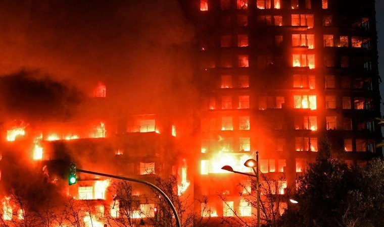 İspanya’da 14 katlı binada yangın: 7 yaralı