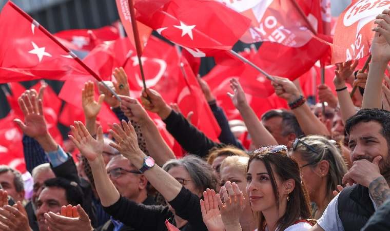 Özgür Özel'den staj ve çıraklık mağdurlarının gözaltına alınması tepki: 'Erdoğan, iki elim yakandadır'