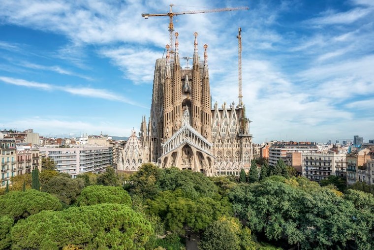 141 yıldır sırrı çözülemeyen kilise sonunda tamamlanıyor: Mimar Antoni Gaudi'nin şaheseri olan La Sagrada Familia ve ardıdaki gizem...