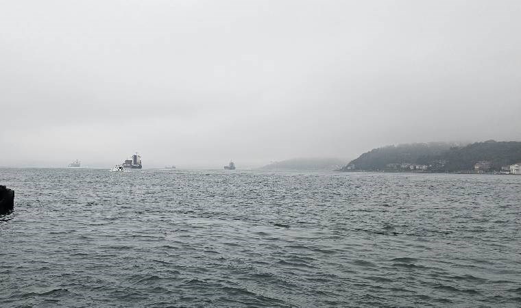 İstanbul Boğazı sis altında... Görüş mesafesi düştü!