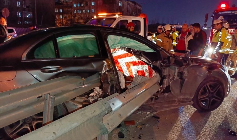 İstanbul-Gaziosmanpaşa TEM Otoyolu’nda bariyerler otomobile saplandı: 1 ölü, 1 yaralı
