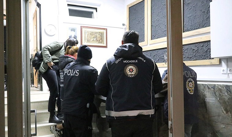 Son Dakika… Bakan Ali Yerlikaya duyurdu… İzmir’de ‘Kalkan-15’ operasyonu: 35 otele işlem yapıldı!