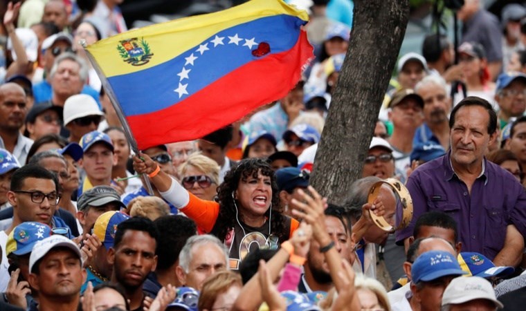 Venezuela’da muhalefet partisinden iki kişiye gözaltı