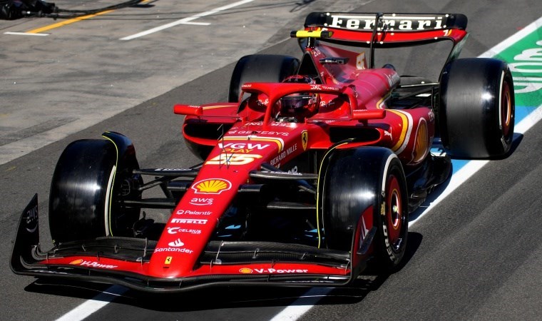 F1 Avustralya GP’de büyük sürpriz: Carlos Sainz podyumun en tepesinde!